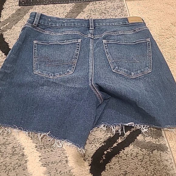 American Eagle Womens 14 Blue Denim The Dream Short Curvy Midi Distressed - Picture 11 of 12